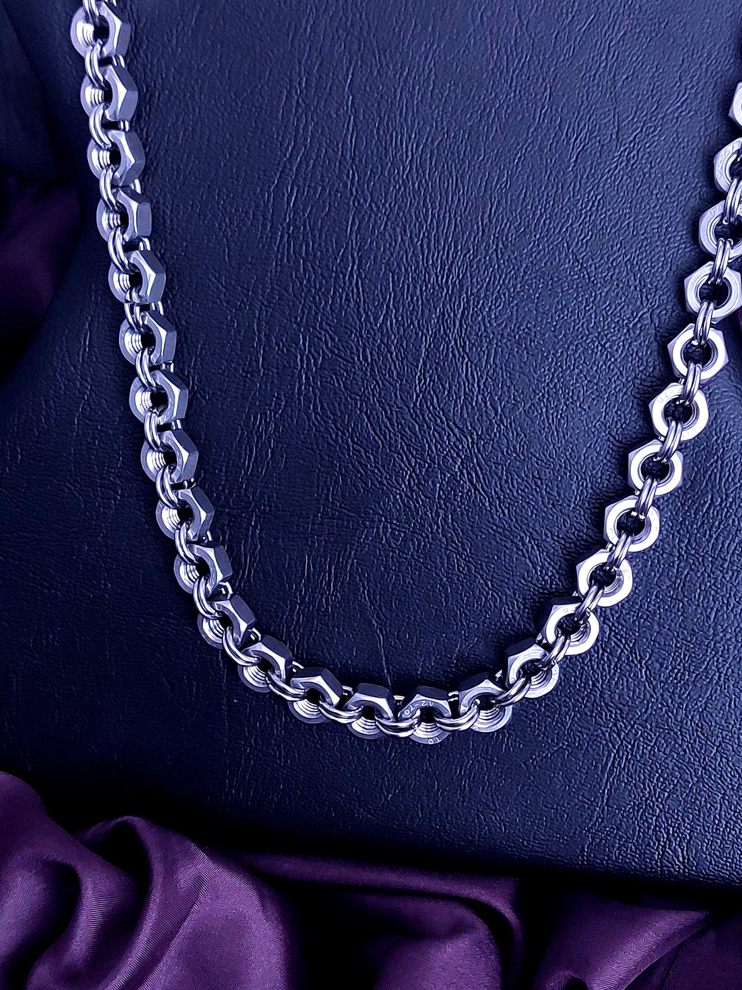 Hex chain link necklace