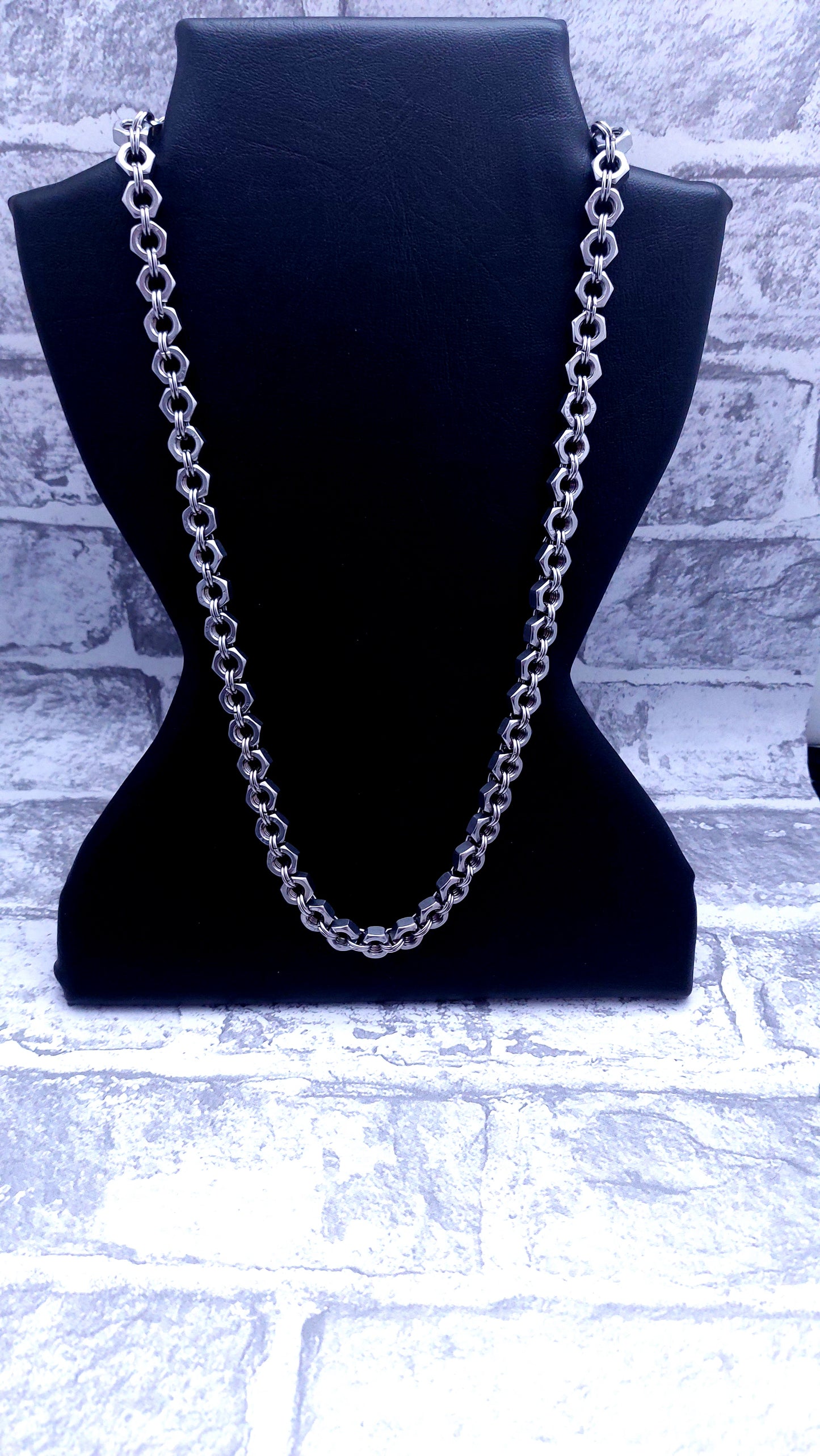 Hex chain link necklace